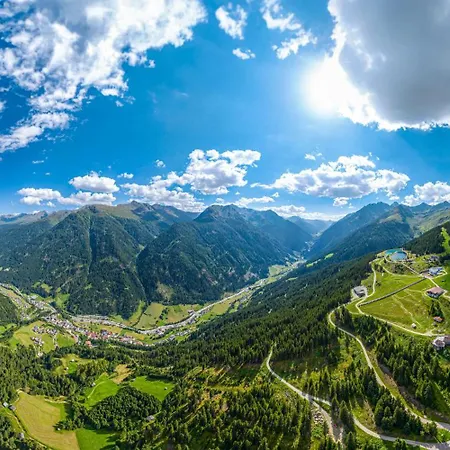 Theresia Tatil Evi *