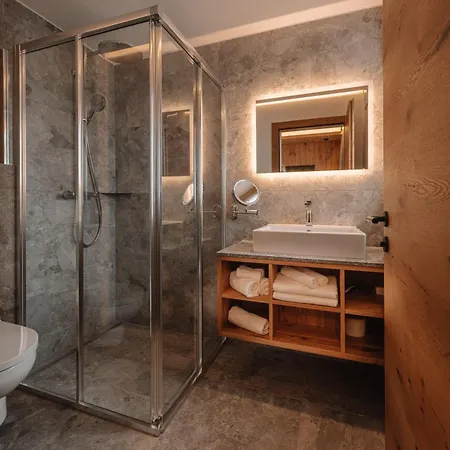 Theresia Tatil Evi